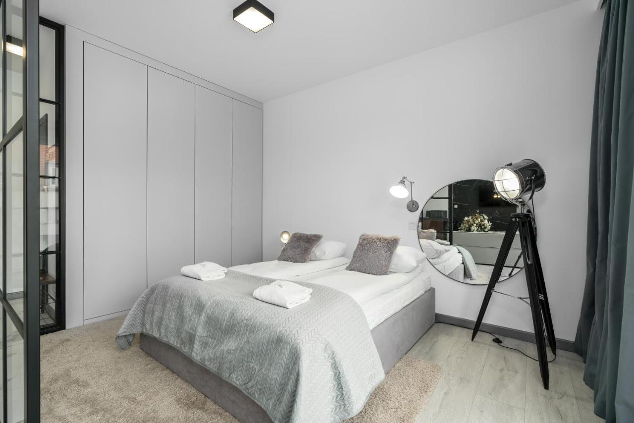 Apartments Poznan Chwaliszewo Residence With Free Garage By Noclegi Renters Екстер'єр фото