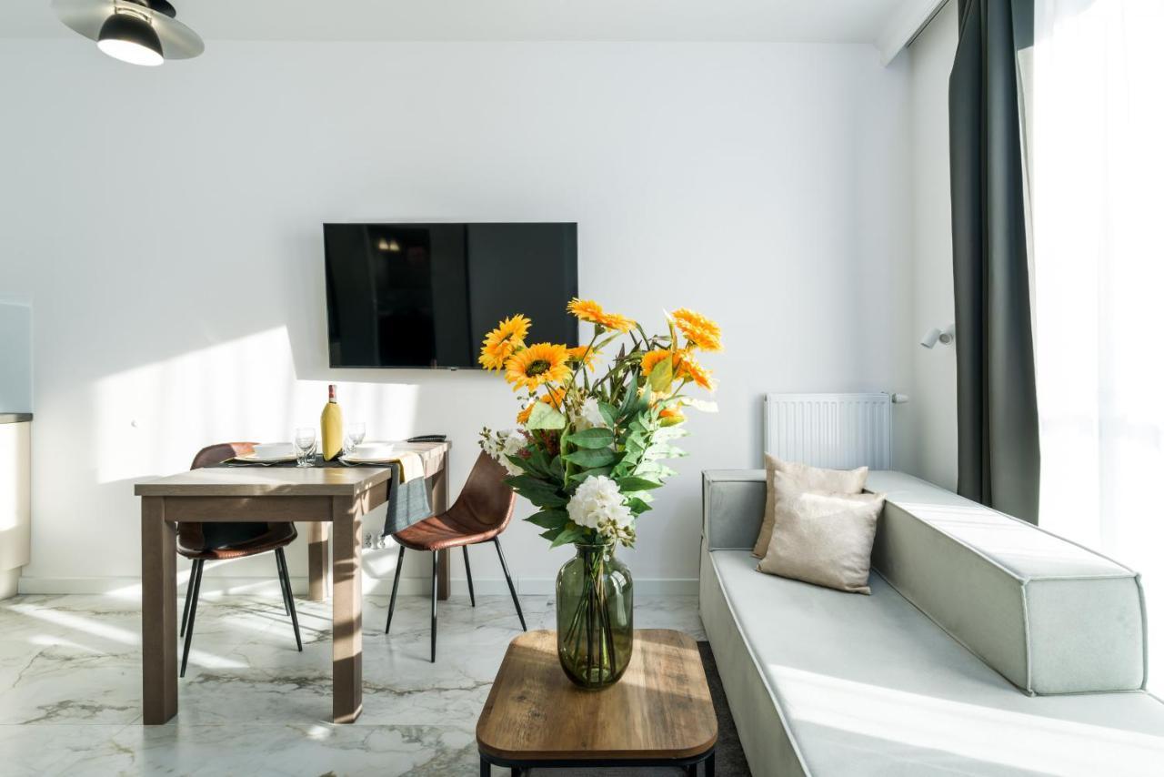 Apartments Poznan Chwaliszewo Residence With Free Garage By Noclegi Renters Екстер'єр фото